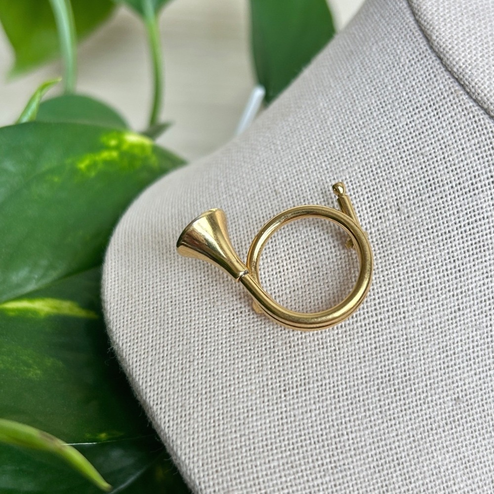 Vintage Gold Tone French Horn Brooch‎ Lapel Pin Musical Instrument Charm